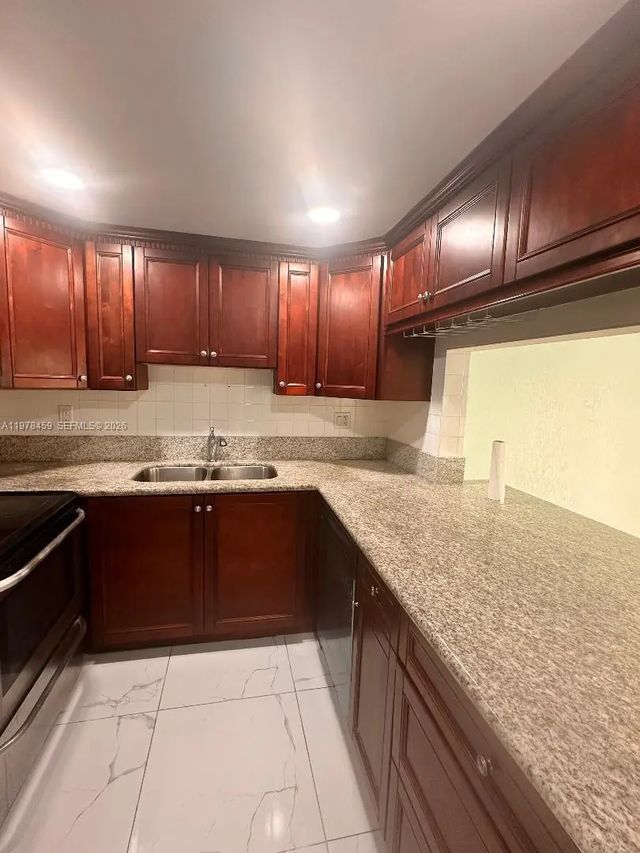 5 of 15 - 9400 Sw 170th Street #103, Palmetto Bay, FL