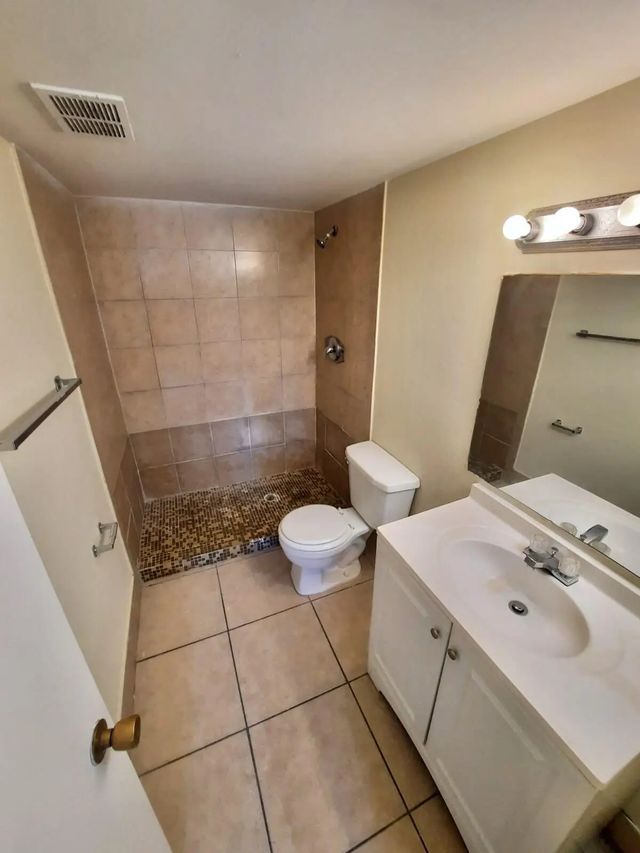 5 of 11 - 409 Executive Center Drive #208, West Palm Beach, FL