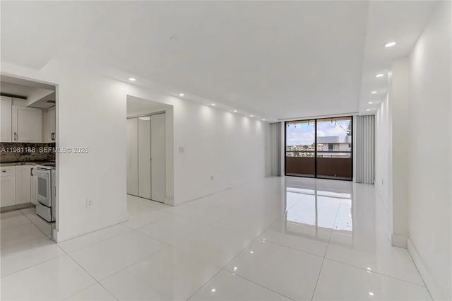 4 of 31 - 8101 Byron Avenue #509, Miami Beach, FL