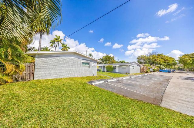 3 of 19 - 355 Nw 32nd Street, Oakland Park, FL