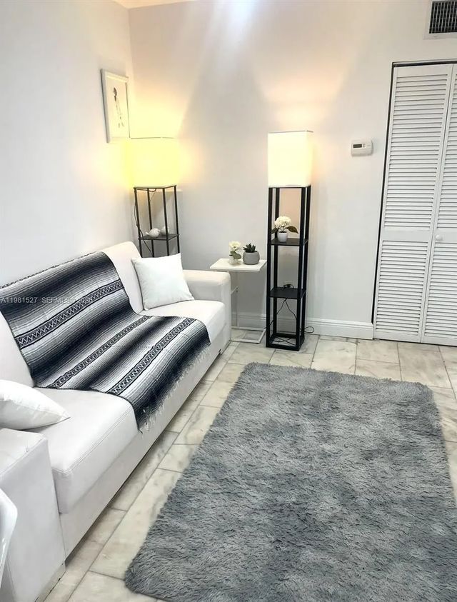 4 of 6 - 1526 Pennsylvania Avenue #15, Miami Beach, FL