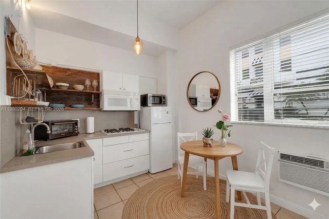 3 of 30 - 255 W 24th Street #107, Miami Beach, FL