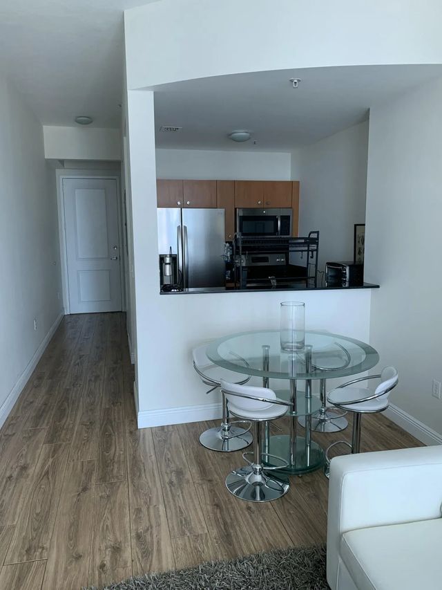 3 of 13 - 2200 Ne 4th Avenue #805, Miami, FL