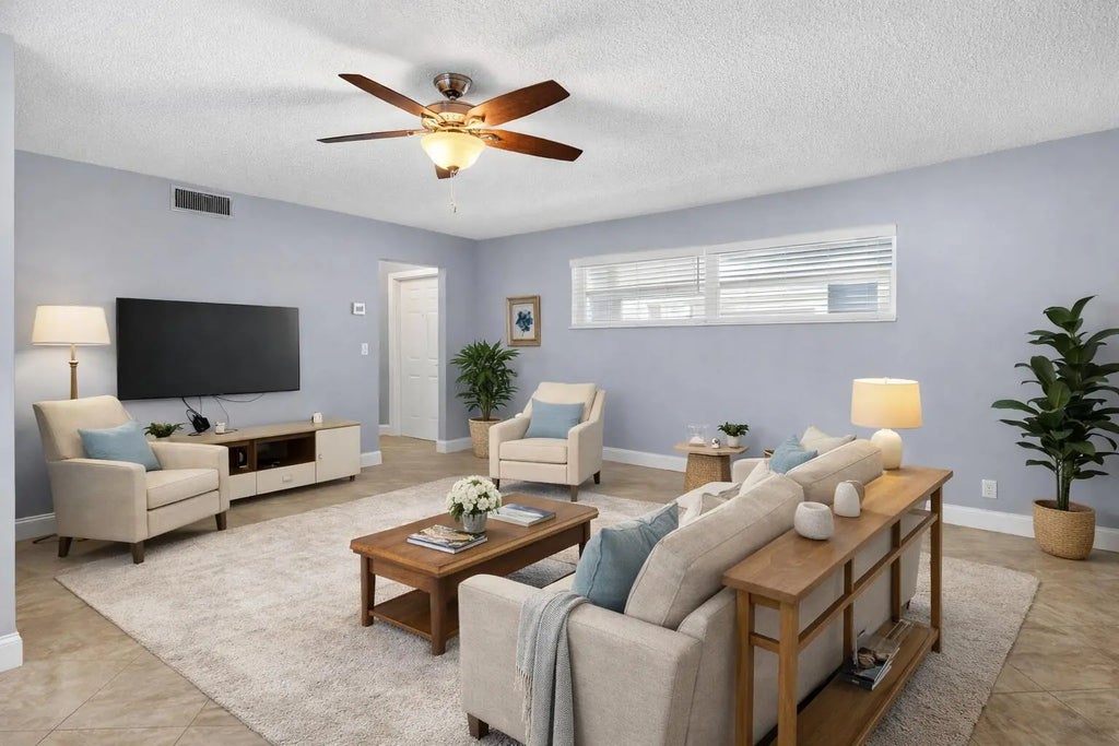 18 Colonial Club Drive #203, Boynton Beach