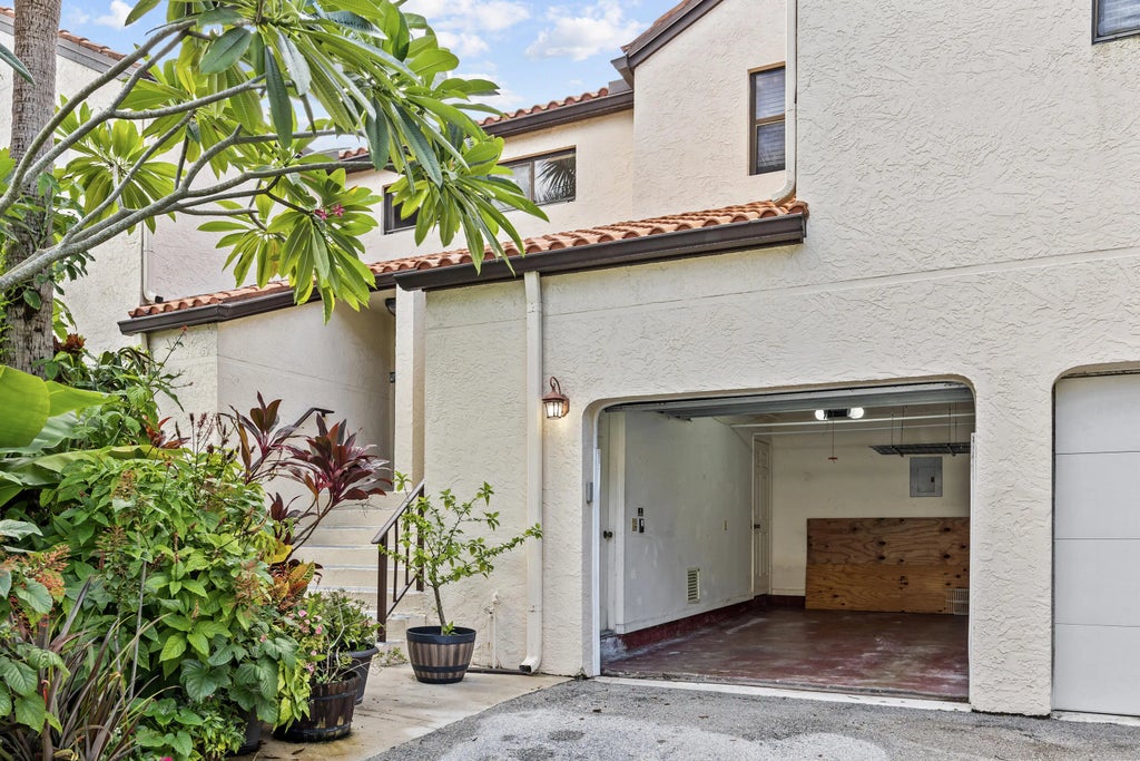 15 Via De Casas Sur  #204, Boynton Beach