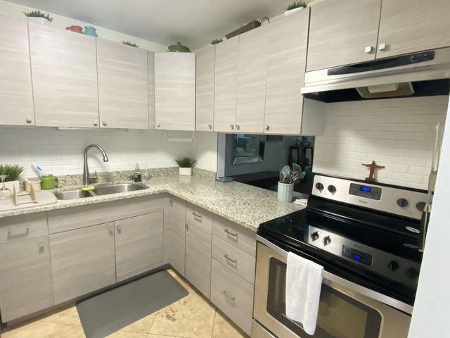 2566 Garden Drive S #306, Lake Worth