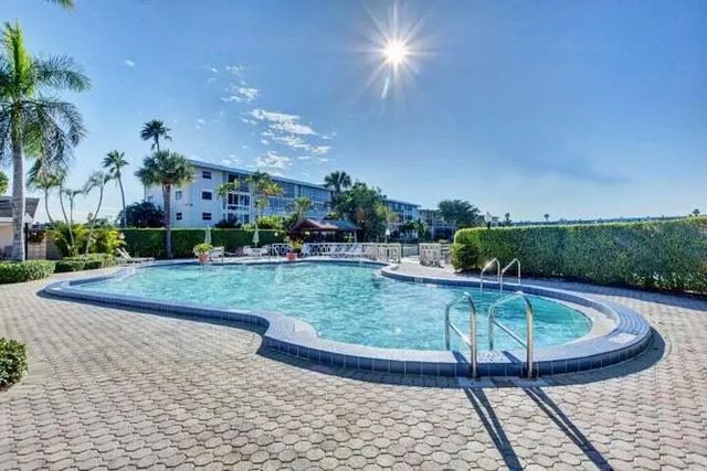 4 of 19 - 2566 Garden Drive S #306, Lake Worth, FL