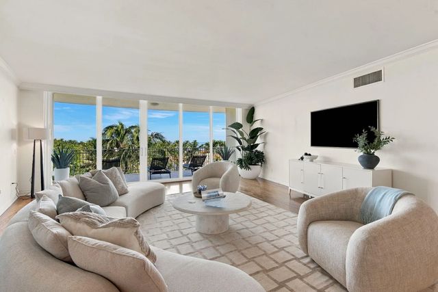 5 of 38 - 100 Royal Palm Way #g5, Palm Beach, FL