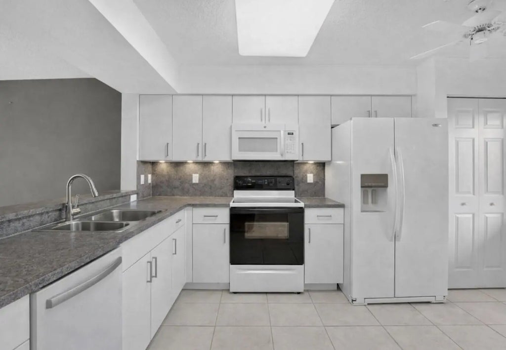 5842 Crystal Shores Drive #205, Boynton Beach