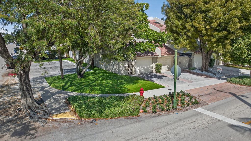 210 Washingtonia Avenue, Lauderdale-By-The-Sea