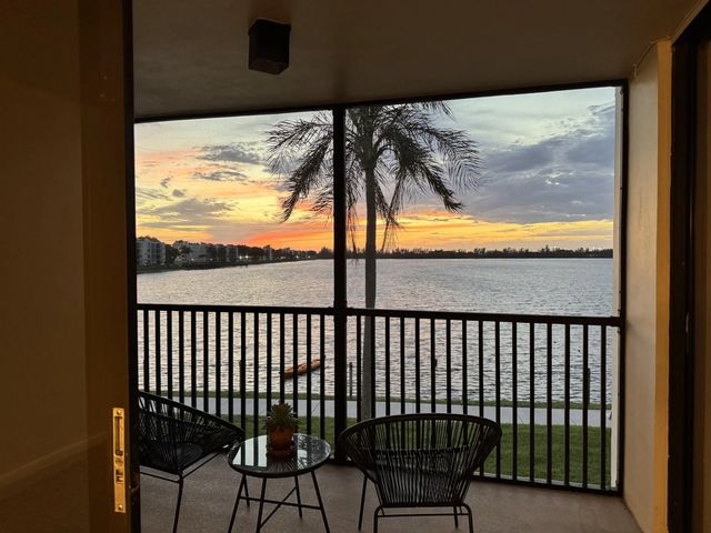 112 Lake Emerald Drive #204, Oakland Park