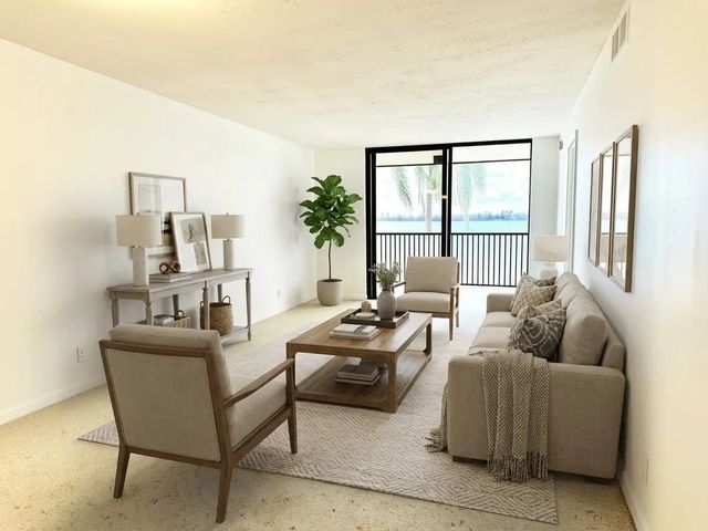 5 of 53 - 112 Lake Emerald Drive #204, Oakland Park, FL