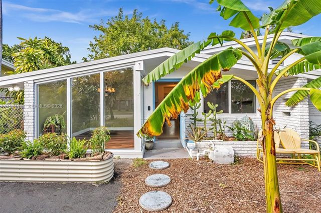 2431 Mayo Street, Hollywood