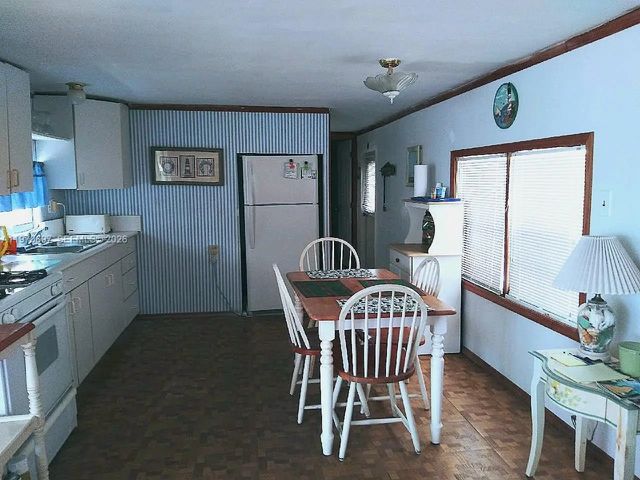 4 of 35 - 261 Burgundy Drive, Tavernier, FL