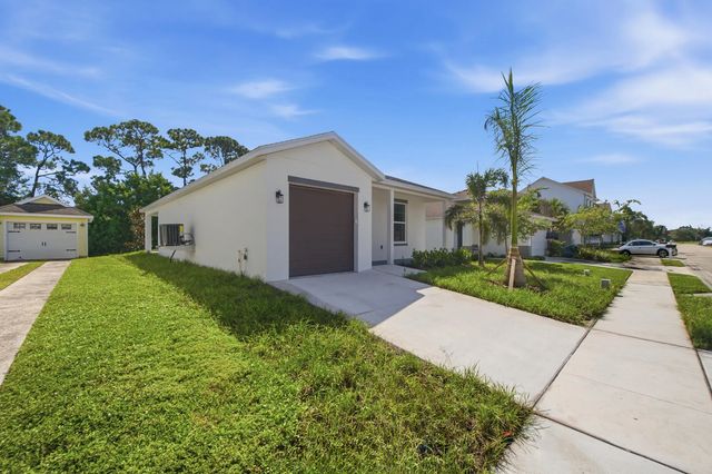 2 of 50 - 3344 N Park Drive, Fort Pierce, FL