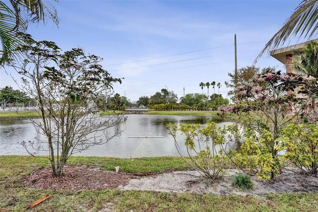 2 of 58 - 3051 Nw 46th Avenue #101, Lauderdale Lakes, FL