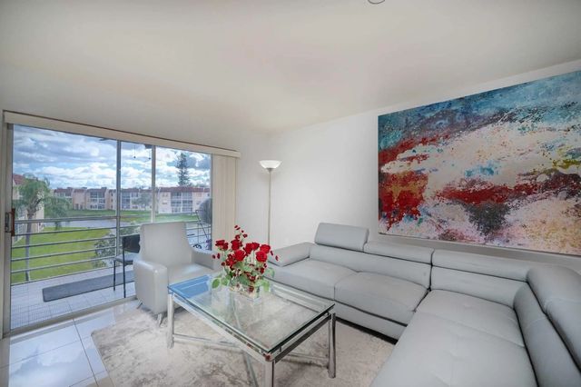 5 of 17 - 8861 Sunrise Lakes Boulevard #unit 301, Sunrise, FL