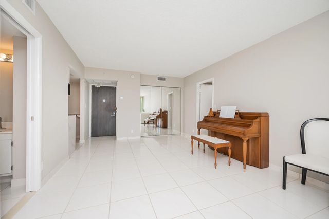 5 of 25 - 20335 W Country Club Drive #1704, Aventura, FL