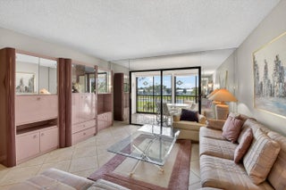 Photo of Listing #B26004840