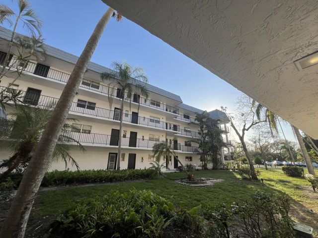 5 of 21 - 3330 Spanish Moss Terrace #406, Lauderhill, FL