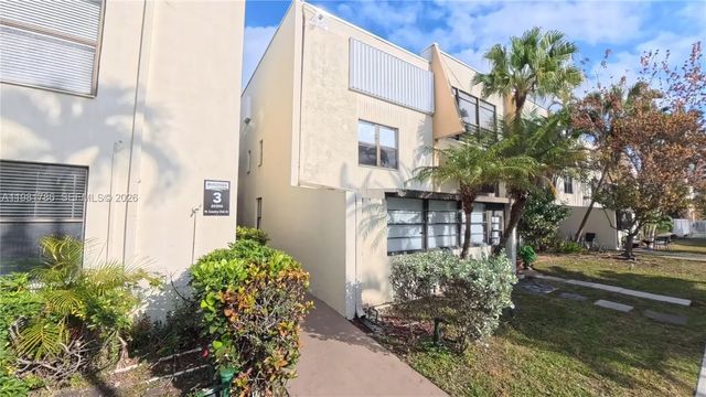 5 of 42 - 20300 W Country Club Drive #ph18-3, Aventura, FL
