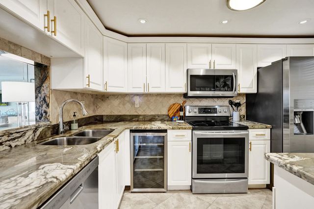 3 of 25 - 801 S Federal Highway #301, Pompano Beach, FL