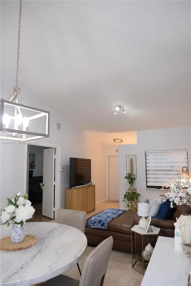 4 of 27 - 1021 Nw 79th Avenue, Plantation, FL