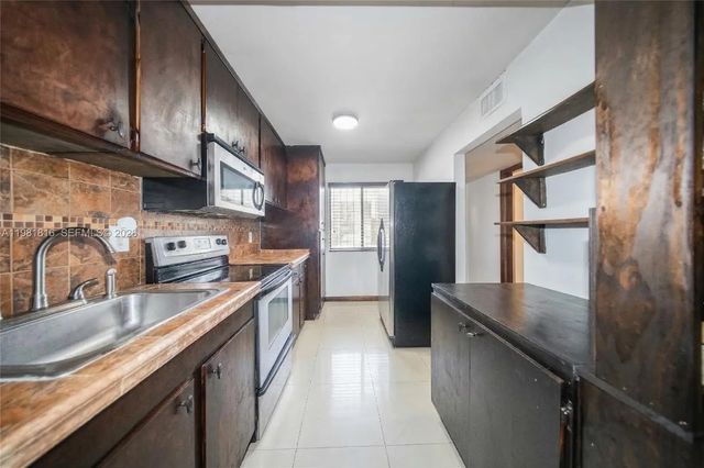 4 of 18 - 10710 Nw 7th Street #11b, Miami, FL