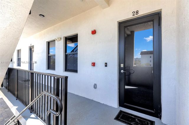 4 of 42 - 7925 Nw 104th Avenue #28, Doral, FL