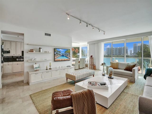 3201 Ne 183rd Street #301, Aventura