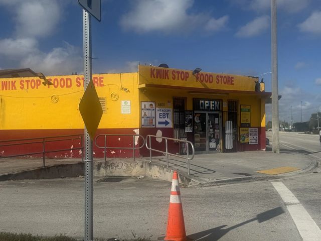 4 of 24 - 4800 Pembroke Road, West Park, FL