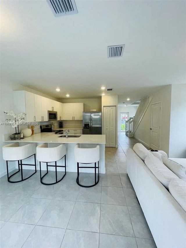 5000 Sw 37th Street, Pembroke Park