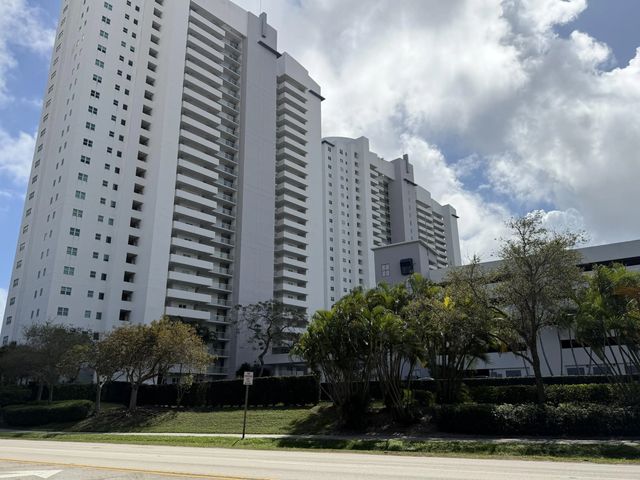 15051 Royal Oaks Lane #1603, North Miami