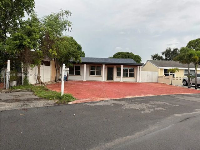 2 of 33 - 20819 Nw 41st Ave Road, Miami Gardens, FL