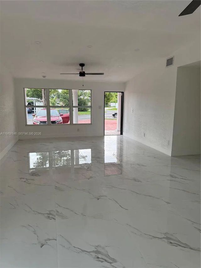 4 of 33 - 20819 Nw 41st Ave Road, Miami Gardens, FL