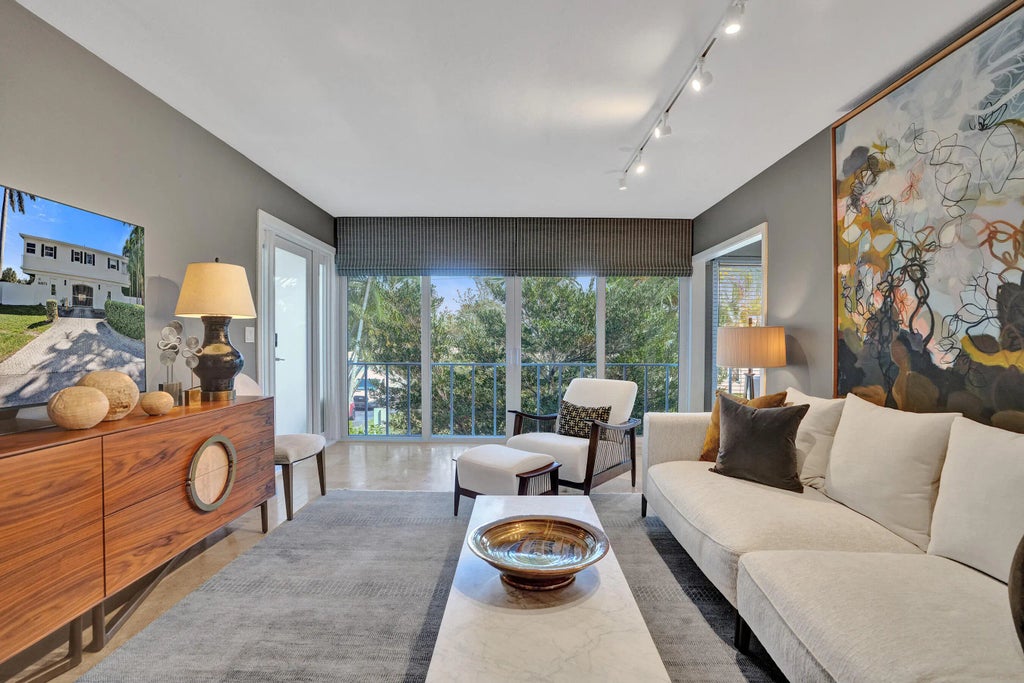 2430 Se 17th Street #g, Fort Lauderdale