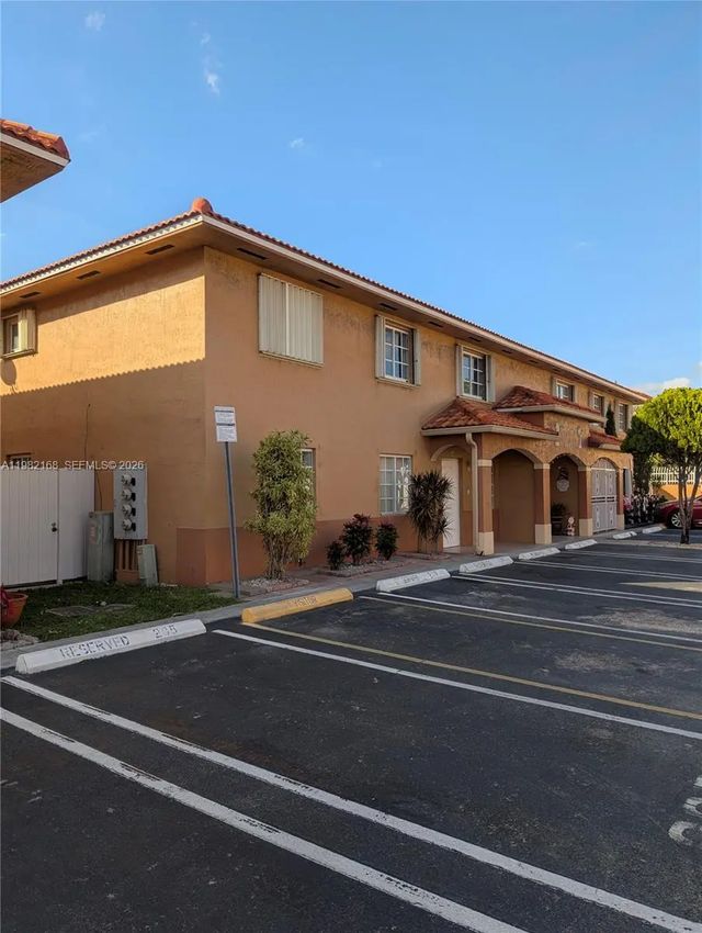 2485 W 76th Street #109, Hialeah