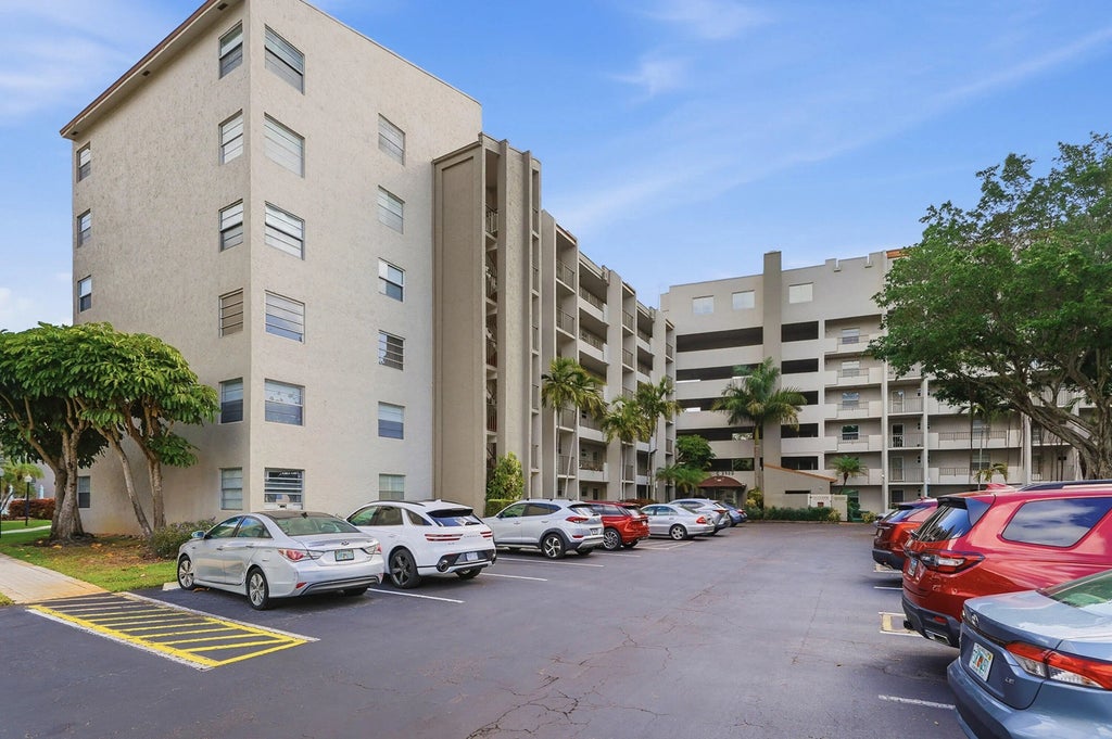 3920 Inverrary Boulevard, Lauderhill