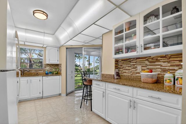 3810 Via Poinciana #206, Lake Worth