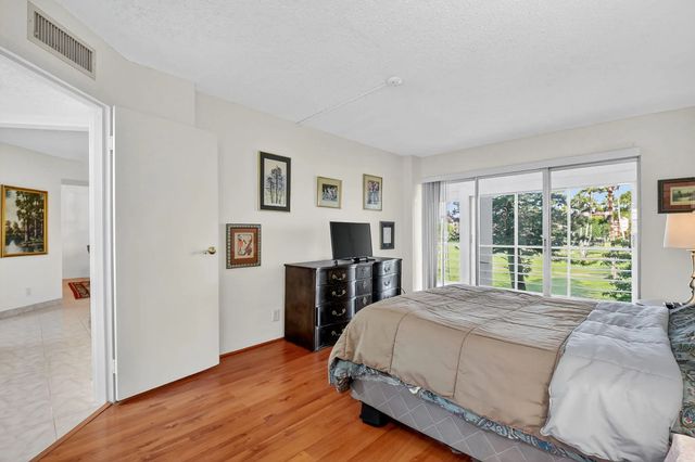 3 of 46 - 3810 Via Poinciana #206, Lake Worth, FL