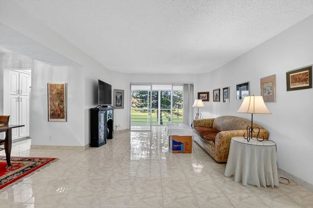 4 of 46 - 3810 Via Poinciana #206, Lake Worth, FL