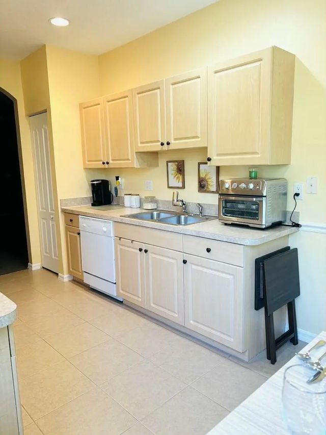 4 of 30 - 2104 Se Eatonville Drive, Port St. Lucie, FL