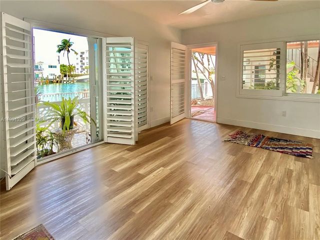 3 of 19 - 8040 Tatum Waterway Drive #5, Miami Beach, FL