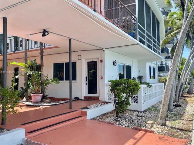 4 of 19 - 8040 Tatum Waterway Drive #5, Miami Beach, FL