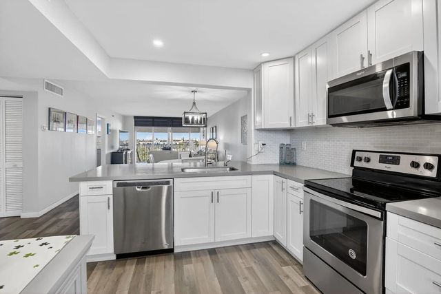3910 Inverrary Boulevard #802-b, Lauderhill