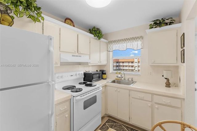 4 of 47 - 8950 Sunrise Lakes Boulevard #309, Sunrise, FL