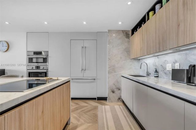 4 of 36 - 151 Crandon Boulevard #1035, Key Biscayne, FL