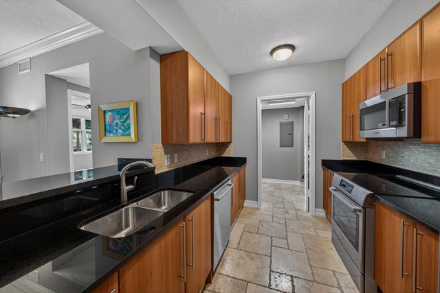 5 of 48 - 101 Se 20th Avenue #201, Deerfield Beach, FL