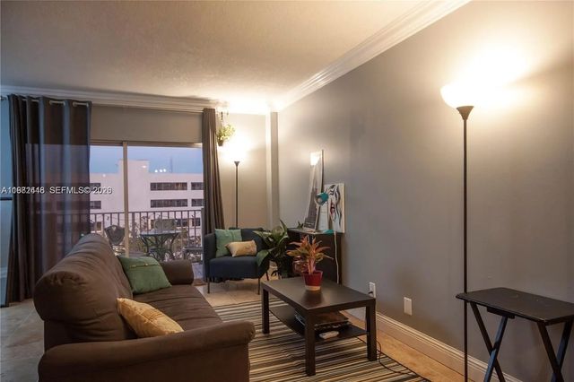 3 of 11 - 1455 N Treasure Drive #5e, North Bay Village, FL