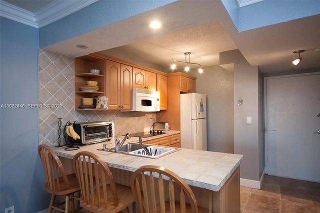 4 of 11 - 1455 N Treasure Drive #5e, North Bay Village, FL